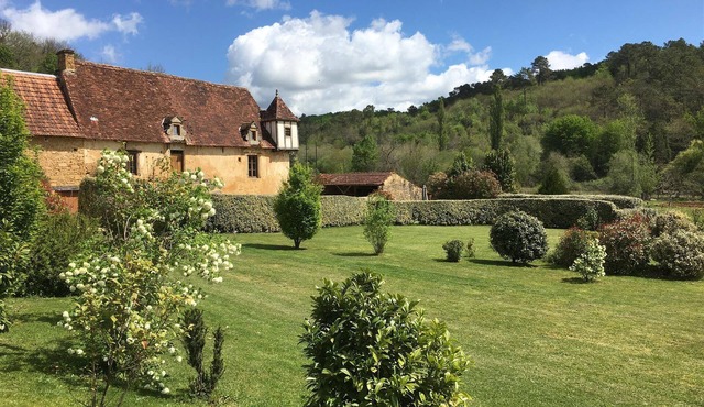 Character house, private heated pool, air conditioning, 5 minute drive to Sarlat