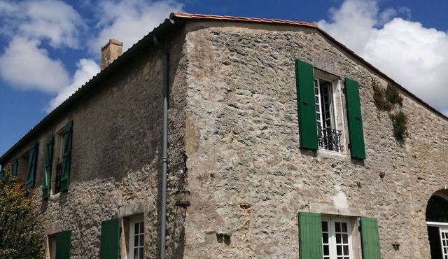 CHARACTER HOUSE 10/12 persons 4 bedrooms, 4 bathrooms