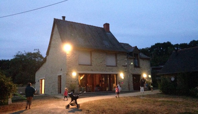 CHARACTER HOUSE /20 Kms from Rennes/ only family and friends bookings
