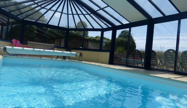 CHARACTER HOUSE: 28° covered SWIMMING POOL, SPA, JACCUZZI