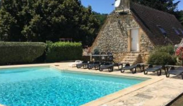 Character house 7/8 pers. with private pool, estate of Château de MARZAC