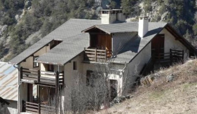 Character house at the entrance of the Regional Park Qyeyras
