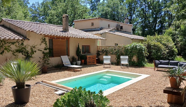 Character house, between Aix-en-Provence and the Lubéron