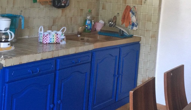 Character house facing the Medieval city of Puymirol