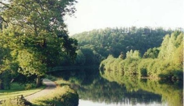 Character House for 2 with garden - St Nicholas des Eaux