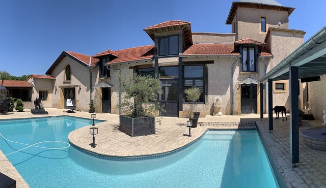 Character house, former château outbuilding.