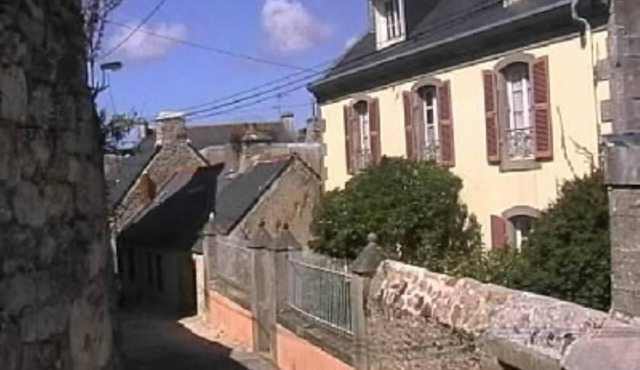 Character house in the heart of the village