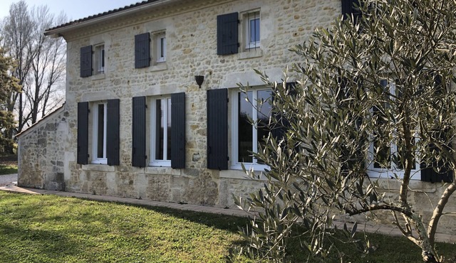Character house between vineyards and ocean in the Médoc