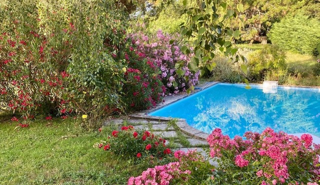 Character house with swimming pool in the heart of the Bastides region