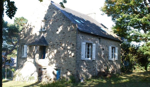 Character house 150 m from the beach and 50 m from the BELON river.