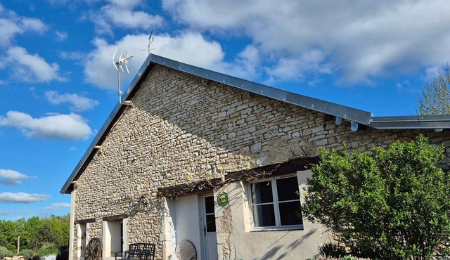 Character house in Gy with parking and Wifi