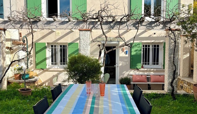 Character house in the heart of Marseille with sunny garden in absolute calm