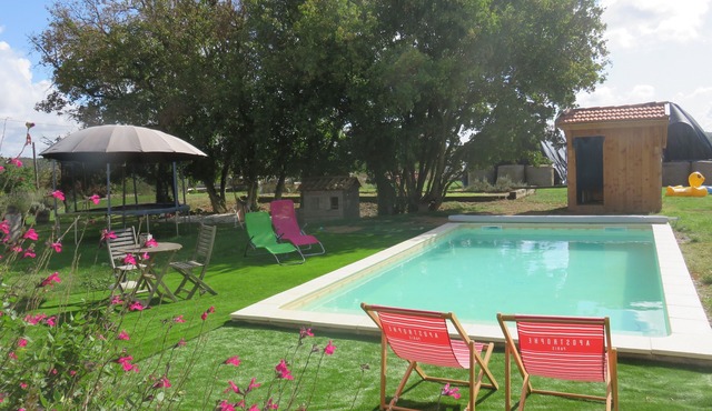 Character house in the heart of the Gers with private pool.