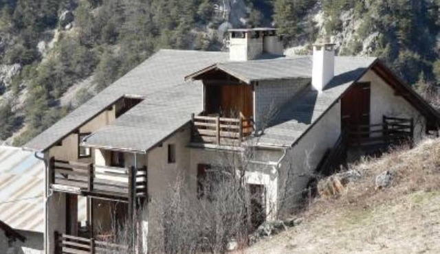 Character house, located at the entrance of the Queyras regional park.