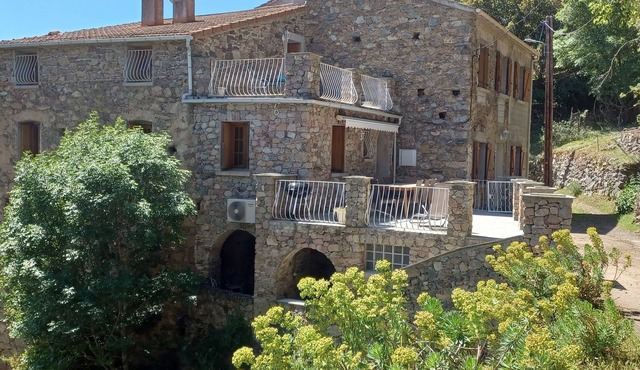 CHARACTER HOUSE NEAR GORGES D'ASCO