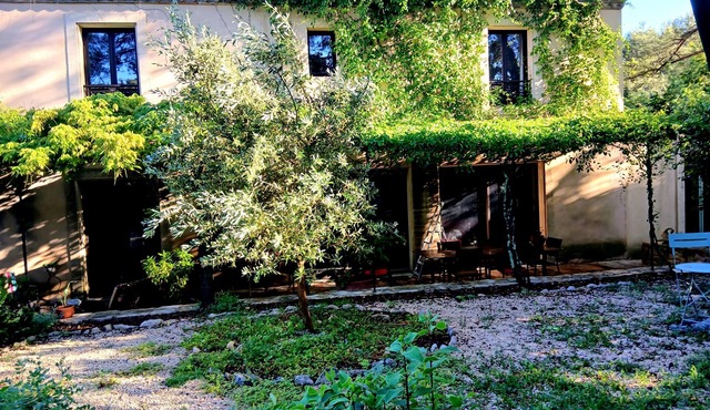 Character house near the center on a very quiet 2000 m2 wooded lot