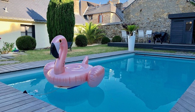 Character house on the port of Vannes with swimming pool