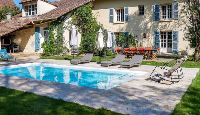 Character house-Pool- 2 hectares - 14 people