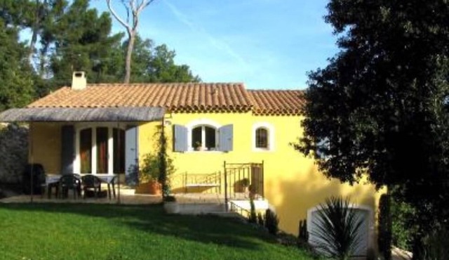 CHARACTER HOUSE WITH JANITOR, SWIMMING POOL AND TENNIS COURT