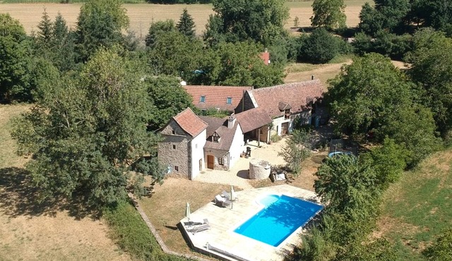 Character house with swimming pool in the heart of the Causses du Quercy nature park