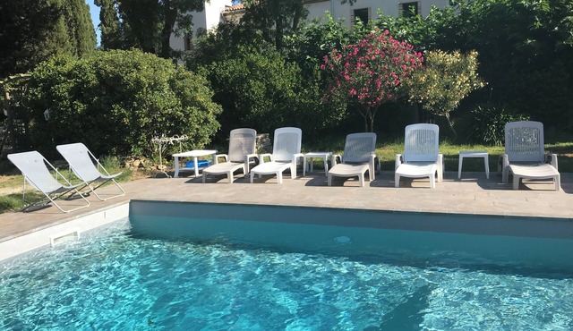 Character house with swimming pool near the canal du midi