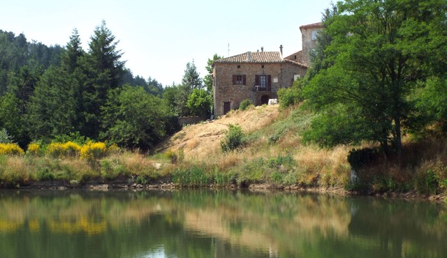 Character house with 1000m2 garden, beautiful view in a protected area.