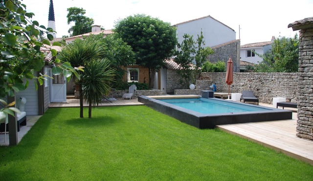 character house with private garden and swimming pool parking
