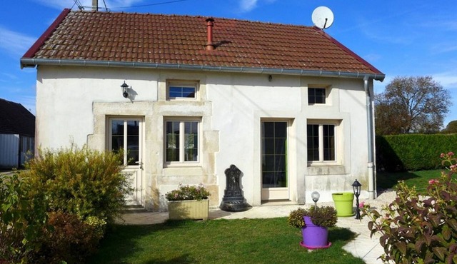 Character house with garden and terrace, near Langres
