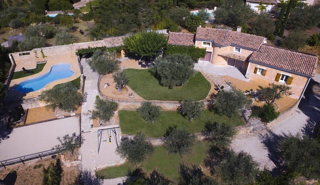 Character house with swimming pool near Vaison la romaine