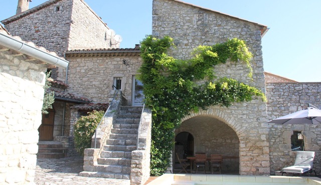 Character house with swimming pool, 5 bedrooms with double beds.