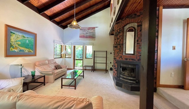 Character Karori Park side family friendly mansion