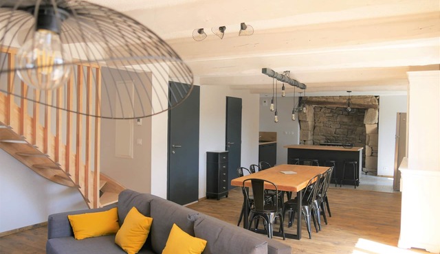 CHARACTER LONGERE WITH GARDEN