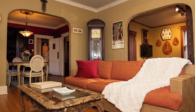 Character Midtown Home near Rhodes College, Zoo, Beale & Graceland - Large Porch