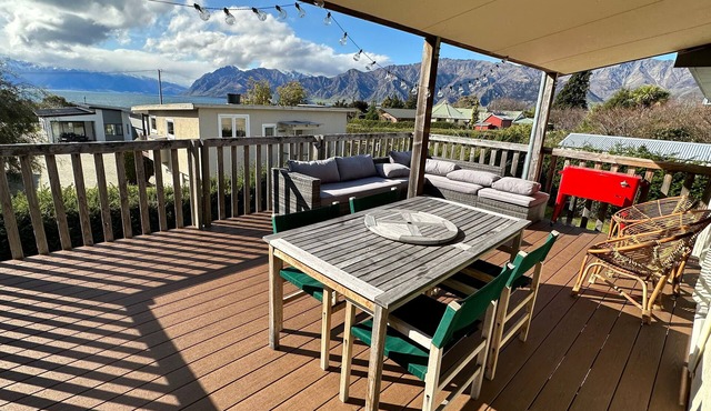 Character on Capell with stunning lake views