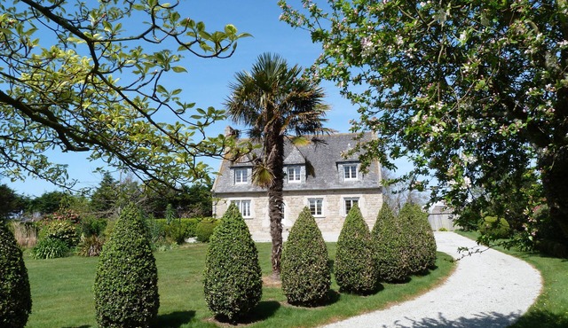 Character property 3km from the beach, covered swimming pool