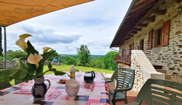 CHARACTER STONE COTTAGE WITH GARDEN AND PING PONG TABLE CANTAL AUVERGNE