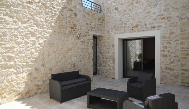 Character stone house with swimming pool 9km of beaches