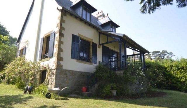 CHARACTER VILLA FROM THE 1930S