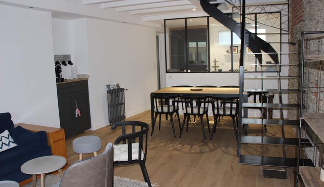 character villa renovated at the foot of the beach