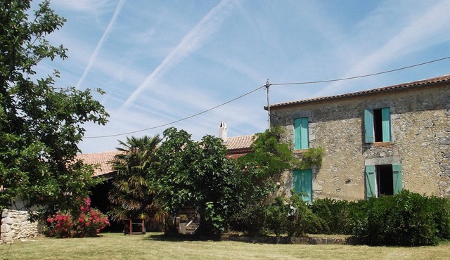 Characterful Farmhouse With Large Pool Set Amidst Sunflowers And Vineyards
