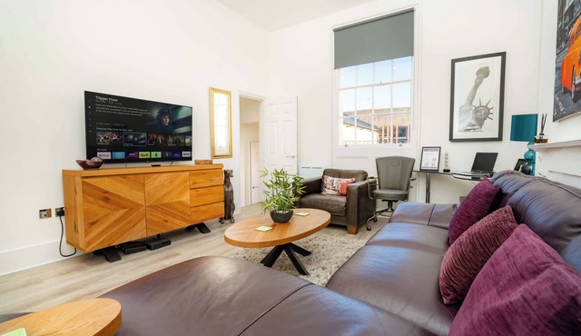 Characterful 2 Bed Apartment in Central Cheltenham