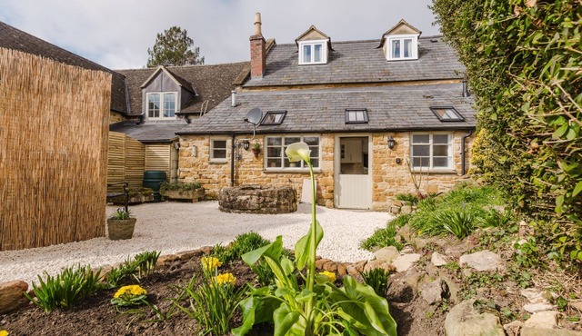 Characterful and quaint dog friendly - Ringers Cottage