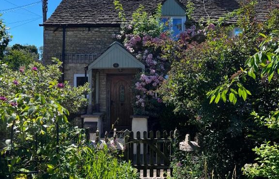 Characterful, Cosy Cotswold Cottage, Folly Cottage