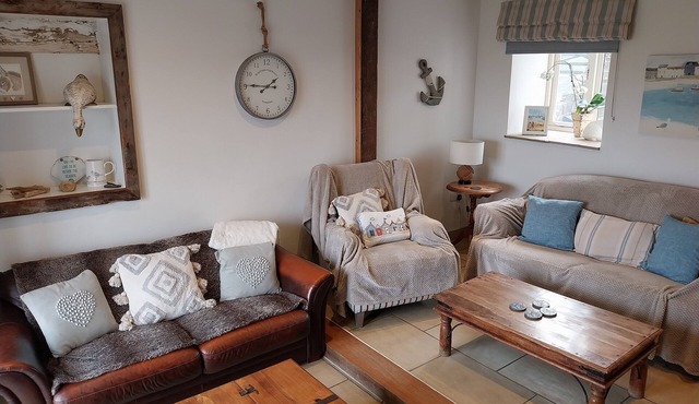 Characterful cottage, wonderful sea & countryside views, pet friendly