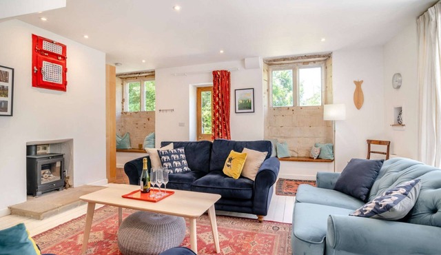 Characterful dog friendly holiday cottage in the Cotswolds - The Coach House