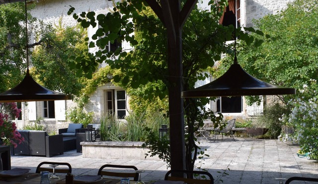 Characterful Farmhouse And Large Pool in Rural Setting, sleeps 10