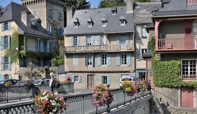 Characterful House in Arreau – Mountain View, Balcony, WiFi, Free Parking, 6 Guests, Pets Welcome