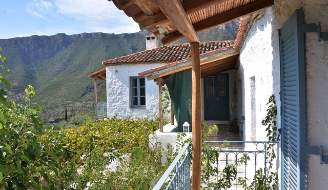 Characterful restored Greek house close to both mountain and sea