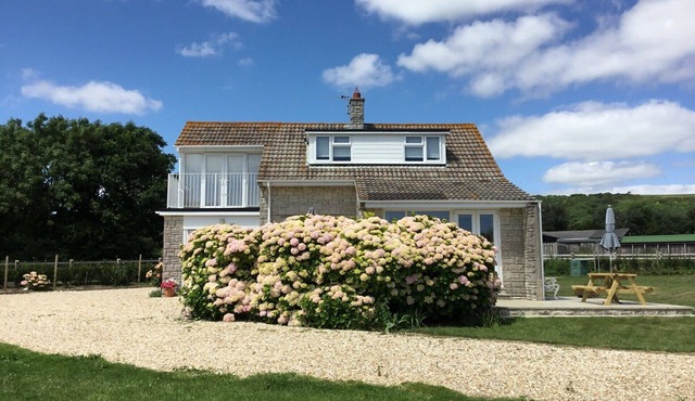 Characterful Seaside Family Cottage in Ringstead, Dorset