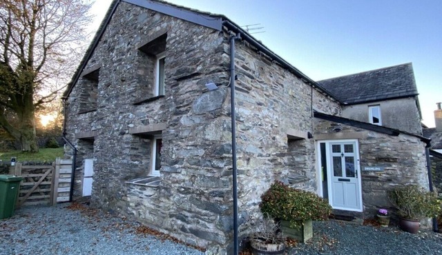 Characterful & spacious C17th cottage. 3 Bed. Pet friendly. Rural tranquillity.